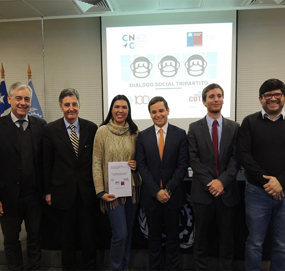 Encuentro tripartito sobre reconversión de la empresa y de los trabajadores del sector comercio