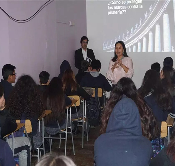 Campaña Unreal – Difusión en colegios Comeduc